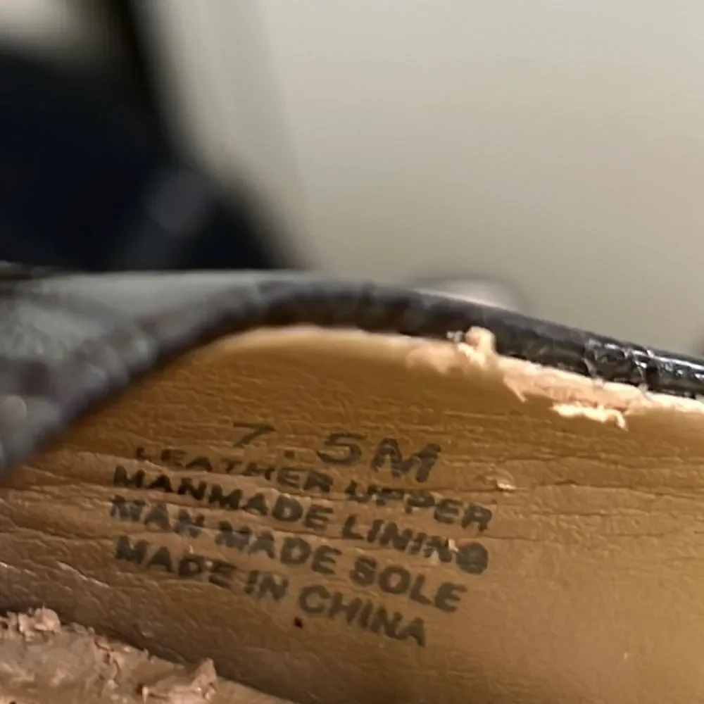 Alex Marie Flower Embossed Pumps 7.5 - Picture 3 of 9